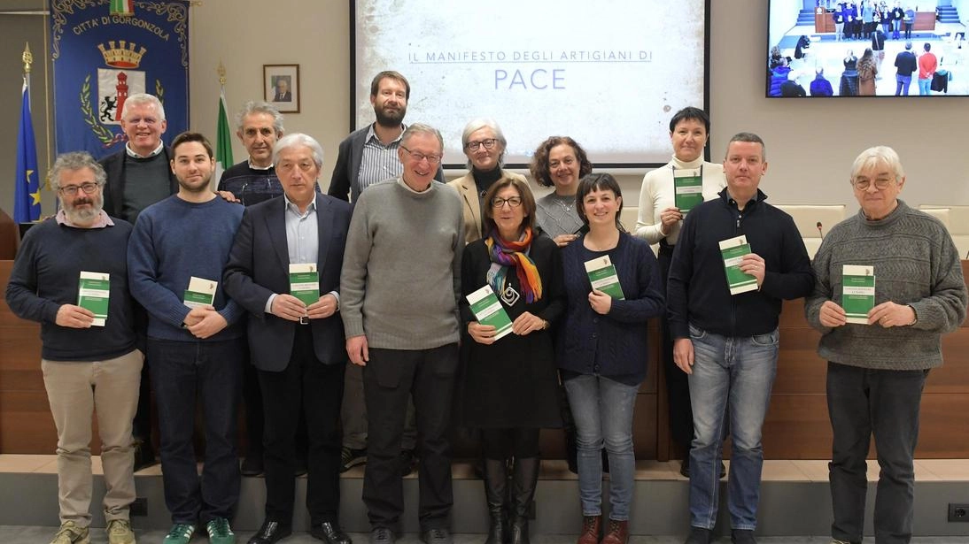 Ogni sera per tutto il mese di gennaio 700 cittadini a confronto in streaming. Don Paolo Zago, da poco tornato dalla Terra santa: il cessate il fuoco non basta. Ogni sera per tutto il mese di gennaio 700 cittadini a confronto in streaming. Don Paolo Zago, da poco tornato dalla Terra santa: il cessate il fuoco non basta.