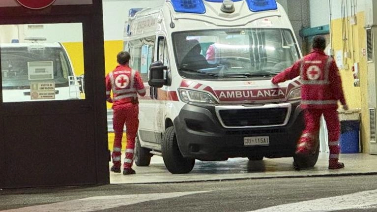 Il ragazzo è stato trasportato con l’ambulanza in codice giallo al Policlinico San Matteo di Pavia Il ragazzo è stato trasportato con l’ambulanza in codice giallo al Policlinico San Matteo di Pavia