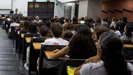 Gli aspiranti medici preferiscono le lezioni in presenza (dopo l’incubo Dad in terza media e prima superiore). Record di fuorisede a Pavia: il 42% viene da un’altra regione. Rebus degli affitti a Milano (per un mese). Gli aspiranti medici preferiscono le lezioni in presenza (dopo l’incubo Dad in terza media e prima superiore). Record di fuorisede a Pavia: il 42% viene da un’altra regione. Rebus degli affitti a Milano (per un mese).