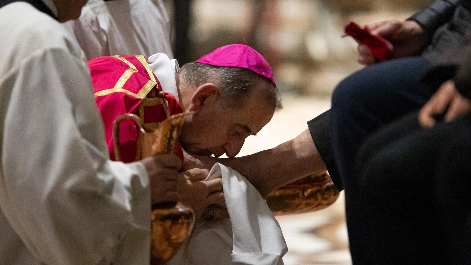 Milano, nell’omelia l’arcivescovo ha spiegato che per uscire dalla tristezza, dal tormento interiore, “bisogna seguire l’esempio di Gesù”