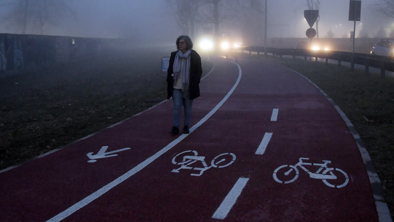Pista ciclopedonale al buio: al via i lavori lungo il tracciato che affianca la provinciale 107 (Archivio) Pista ciclopedonale al buio: al via i lavori lungo il tracciato che affianca la provinciale 107 (Archivio)