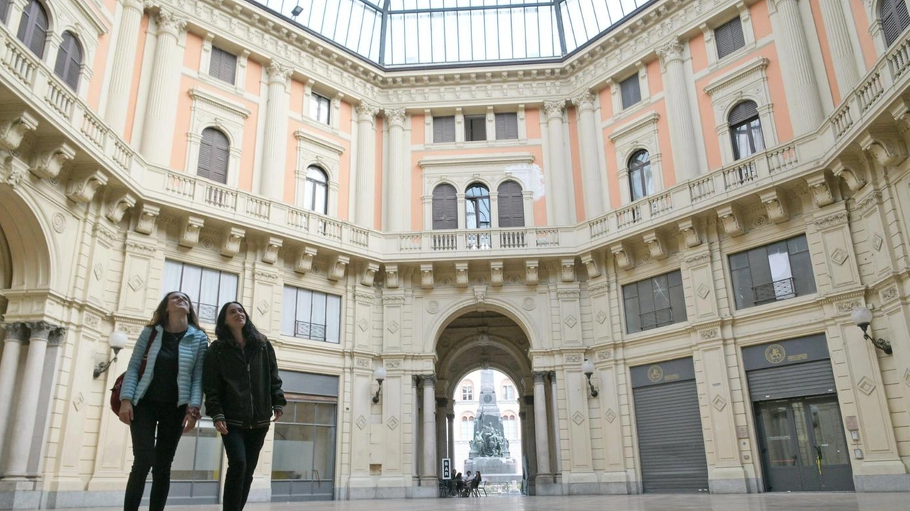 A Pavia, grazie al contributo della Fondazione Cariplo, la riqualificazione della cupola Arnaboldi riporta il centro economico alla sua antica gloria, con spazi per startup, coworking e un ristorante dedicato alle eccellenze locali. A Pavia, grazie al contributo della Fondazione Cariplo, la riqualificazione della cupola Arnaboldi riporta il centro economico alla sua antica gloria, con spazi per startup, coworking e un ristorante dedicato alle eccellenze locali.
