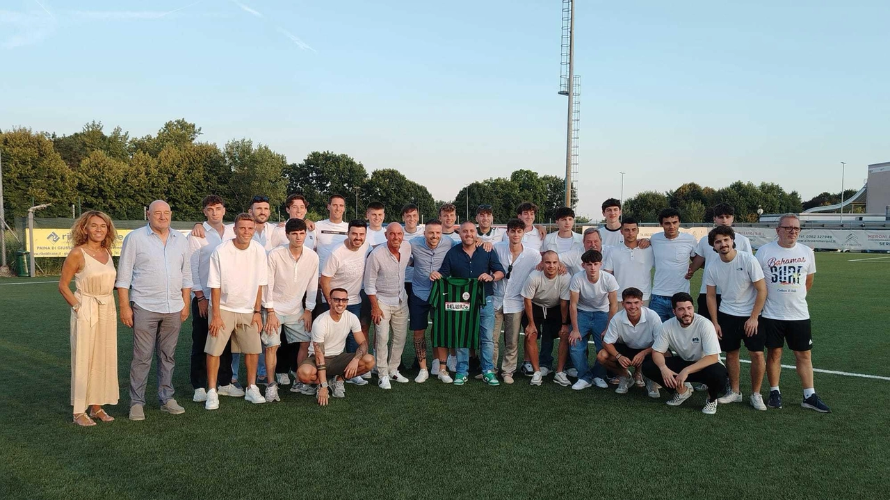 Il presidente Emiliano Sironi e il dirigente Marco Barollo hanno confermato il diesse Giuseppe Zora e mister Gabriele Raspelli Il presidente Emiliano Sironi e il dirigente Marco Barollo hanno confermato il diesse Giuseppe Zora e mister Gabriele Raspelli