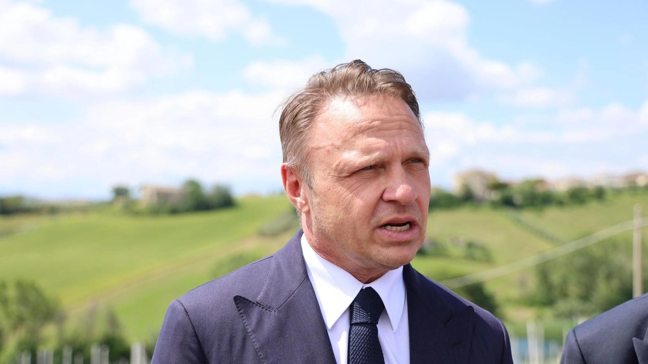 Il Ministro Lollobrigida celebra l'anniversario dei 250 anni dell'azienda Garbellotto a Sacile, simbolo della cultura del lavoro italiana. Il Ministro Lollobrigida celebra l'anniversario dei 250 anni dell'azienda Garbellotto a Sacile, simbolo della cultura del lavoro italiana.