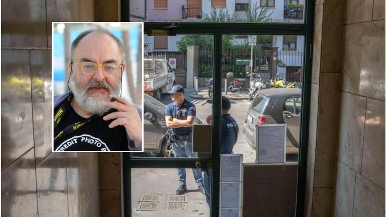 Maurizio Rebuzzini (nel riquadro) e gli agenti fuori dal palazzo dove è stato trovato senza vita Maurizio Rebuzzini (nel riquadro) e gli agenti fuori dal palazzo dove è stato trovato senza vita