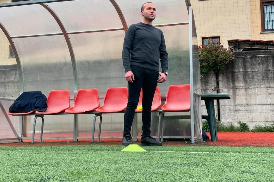 Davide Semprevivo in campo, era fiero di allenare la Juniores del Lonate Ceppino