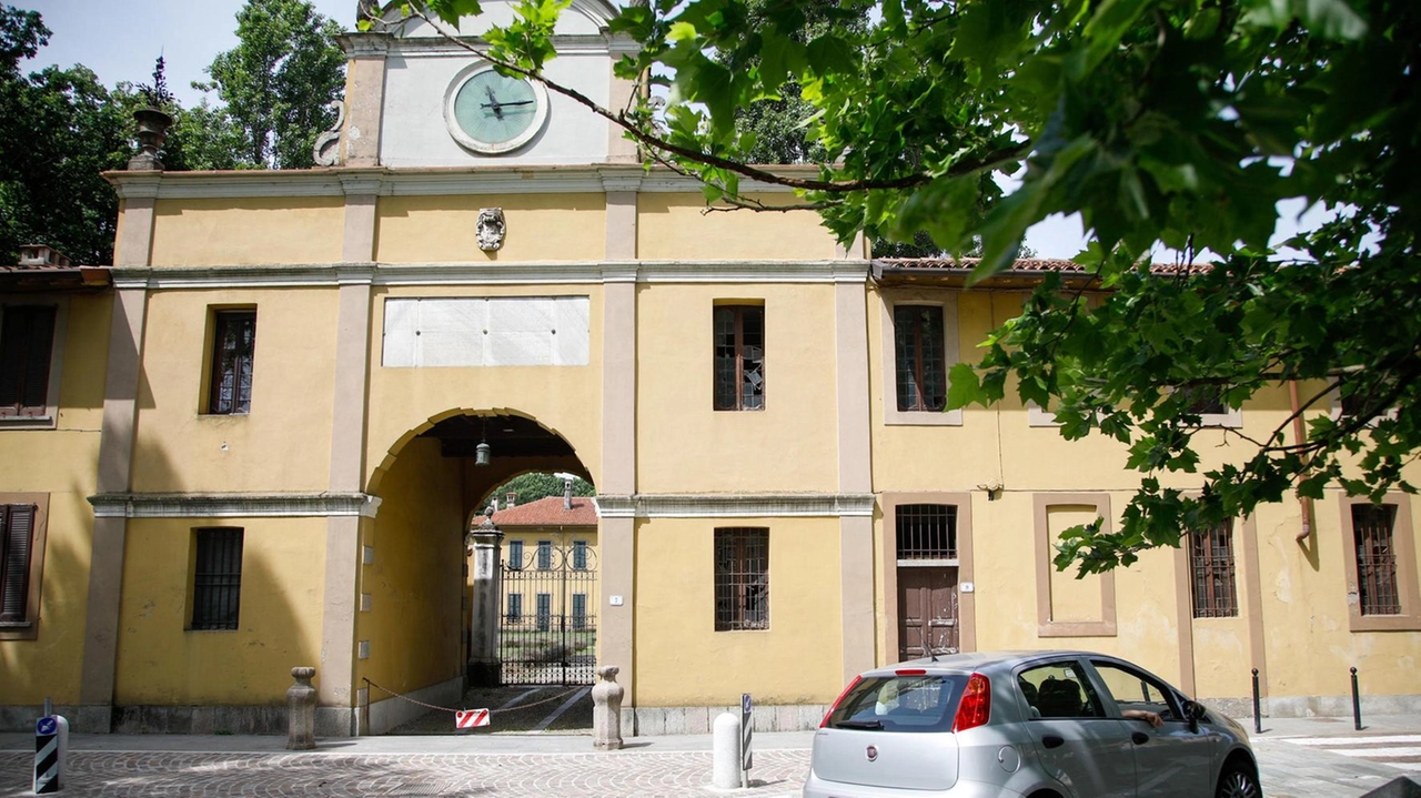 Il Comune di Arese si impegna a salvare e valorizzare Villa Ricotti La Valera, rispondendo alla petizione e cercando soluzioni per preservare questo luogo storico e iconico. Il Comune di Arese si impegna a salvare e valorizzare Villa Ricotti La Valera, rispondendo alla petizione e cercando soluzioni per preservare questo luogo storico e iconico.