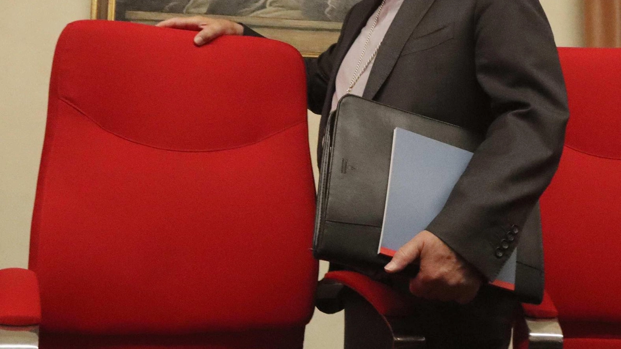 L’arcivescovo Mario Delpini, 73 anni presenta il bilancio 2023-2024 e ricorda lo sguardo del papà ragioniere L’arcivescovo Mario Delpini, 73 anni presenta il bilancio 2023-2024 e ricorda lo sguardo del papà ragioniere