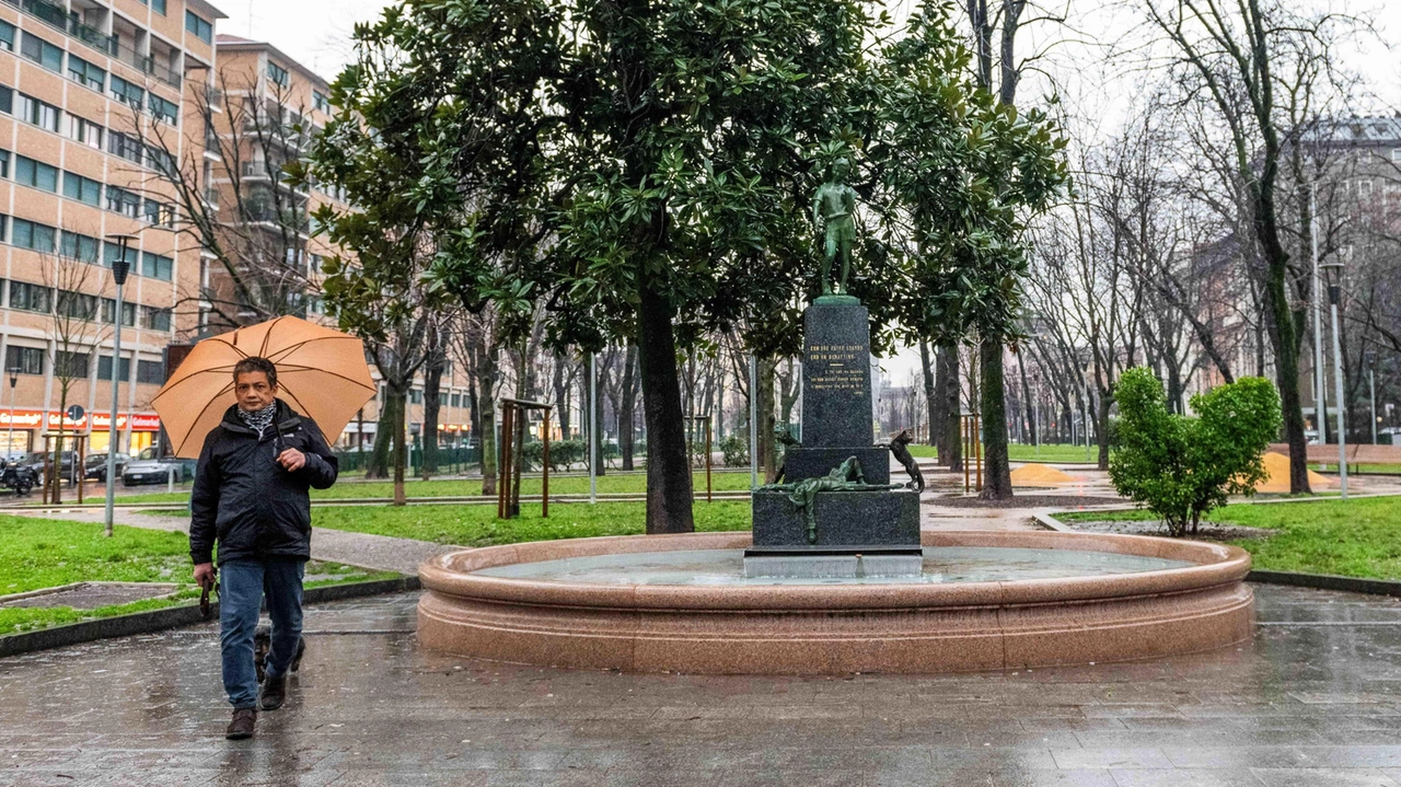 Nei pressi di via Menotti è situata la celebre fontana con il "Pinocchio della Madonnina", inaugurata nel 1956 Nei pressi di via Menotti è situata la celebre fontana con il "Pinocchio della Madonnina", inaugurata nel 1956