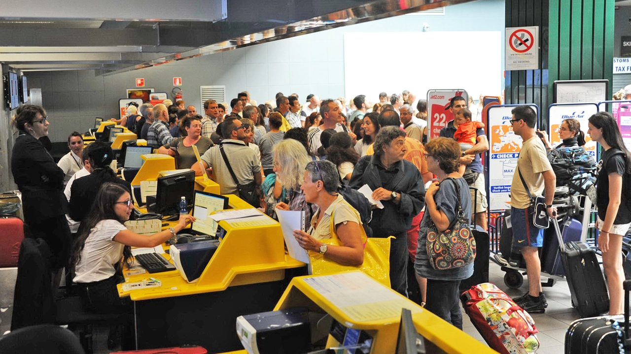 La zona dei check-in dell'aeroporto di Orio al Serio La zona dei check-in dell'aeroporto di Orio al Serio