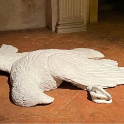 Maurizio Cattelan, si apre la mostra Seasons a Bergamo: cosa vedere e dove