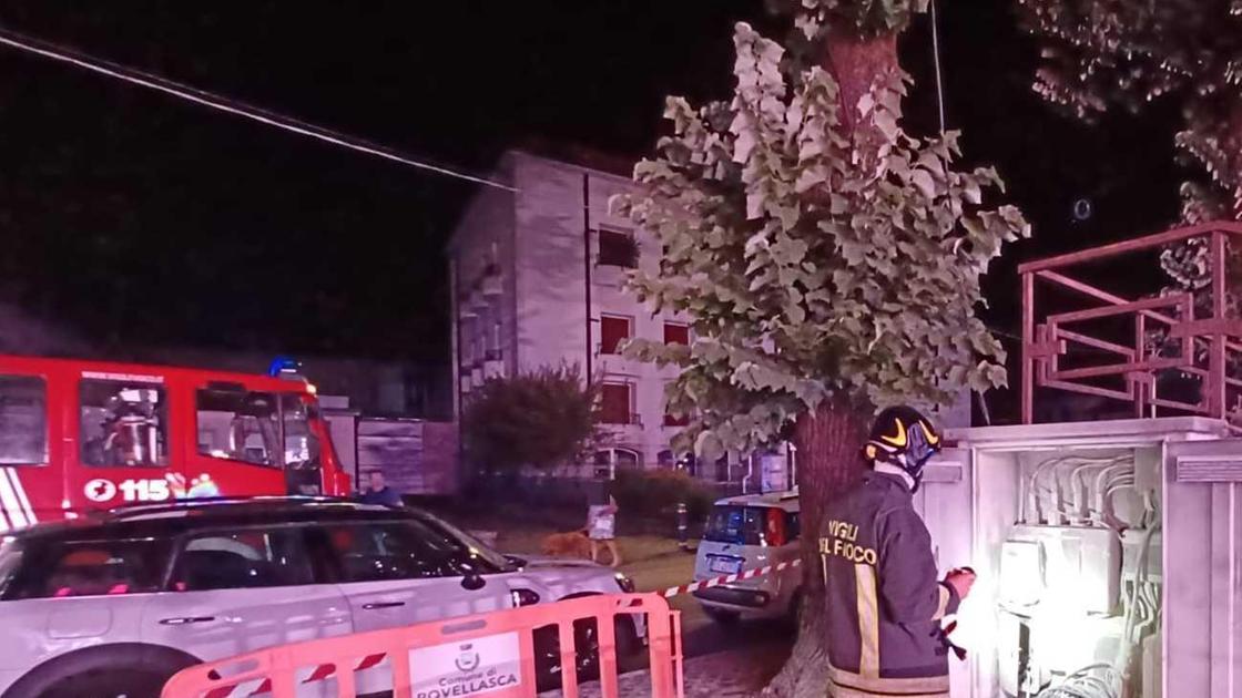 Blackout alla festa, il paese resta al buio Blackout alla festa, il paese resta al buio