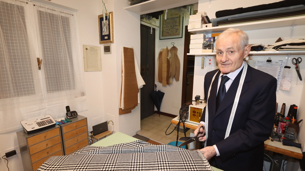 Rocco Rinarelli nel suo nuovo laboratorio in via Terraggio Rocco Rinarelli nel suo nuovo laboratorio in via Terraggio