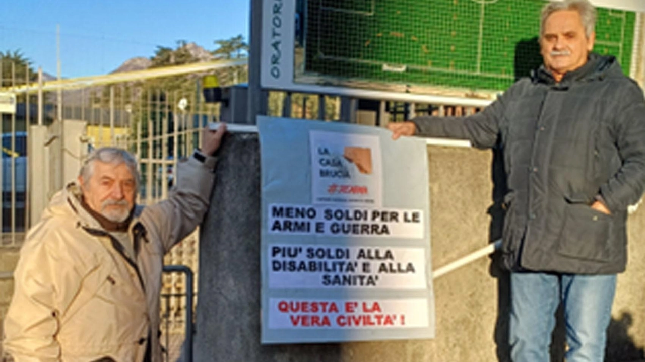Il flash mob di ieri mattina per ottenere dal Governo più risorse per la disabilità e la sanità contro gli investimenti in armamenti Il flash mob di ieri mattina per ottenere dal Governo più risorse per la disabilità e la sanità contro gli investimenti in armamenti