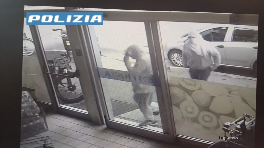 Rapine seriali a mano armata nei bar e supermercati di Monza: sgominata la banda “della porta accanto” Rapine seriali a mano armata nei bar e supermercati di Monza: sgominata la banda “della porta accanto”