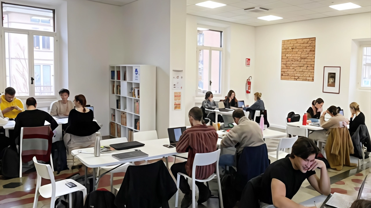 Negli ultimi due anni è diventata un punto di riferimento per oltre 830 ragazzi l’aula studio realizzata dall’associazione Lo... Negli ultimi due anni è diventata un punto di riferimento per oltre 830 ragazzi l’aula studio realizzata dall’associazione Lo...