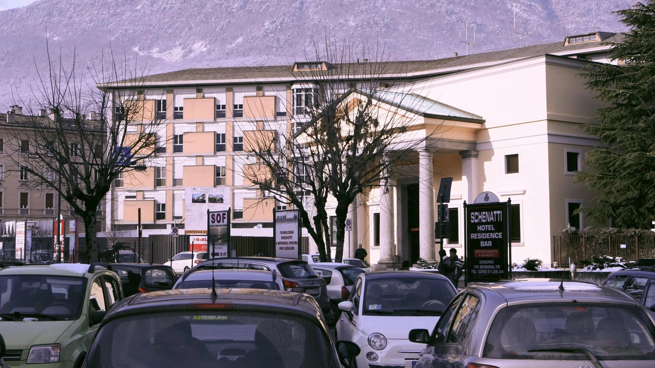 All’ospedale di Sondrio hanno fatto l’esordio i volontari dell’associazione Avo Sono una ventina i soci che si alterneranno dal lunedì al sabato, dalle 9 alle 18 All’ospedale di Sondrio hanno fatto l’esordio i volontari dell’associazione Avo Sono una ventina i soci che si alterneranno dal lunedì al sabato, dalle 9 alle 18