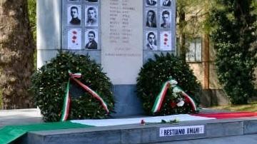 Una targa ricorda i morti di Bulciago