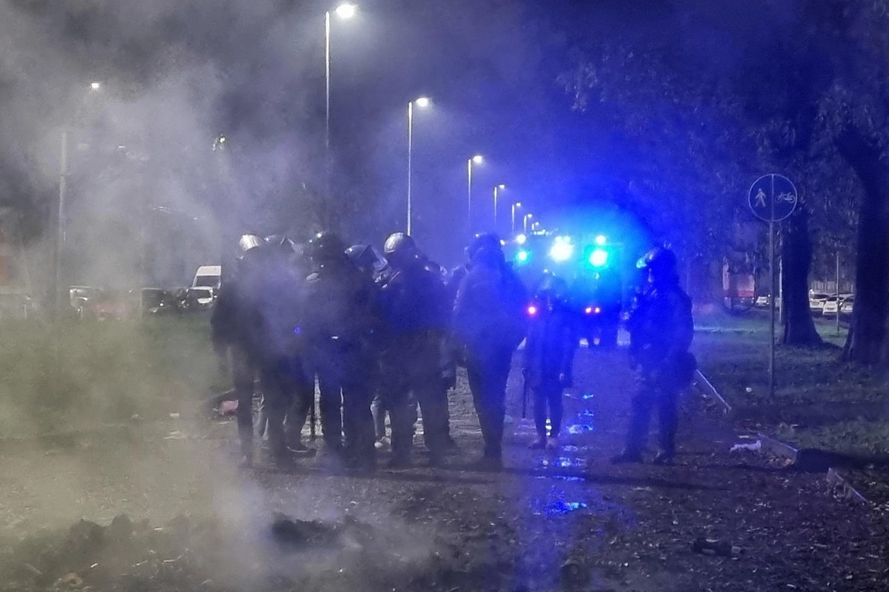 Assalto al filobus della linea 93 nel quartiere Corvetto