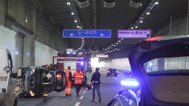 Pauroso incidente e gravi ripercussioni sul traffico per la domenica di esodo estivo ieri mattina sulla strada statale 36 all’altezza...