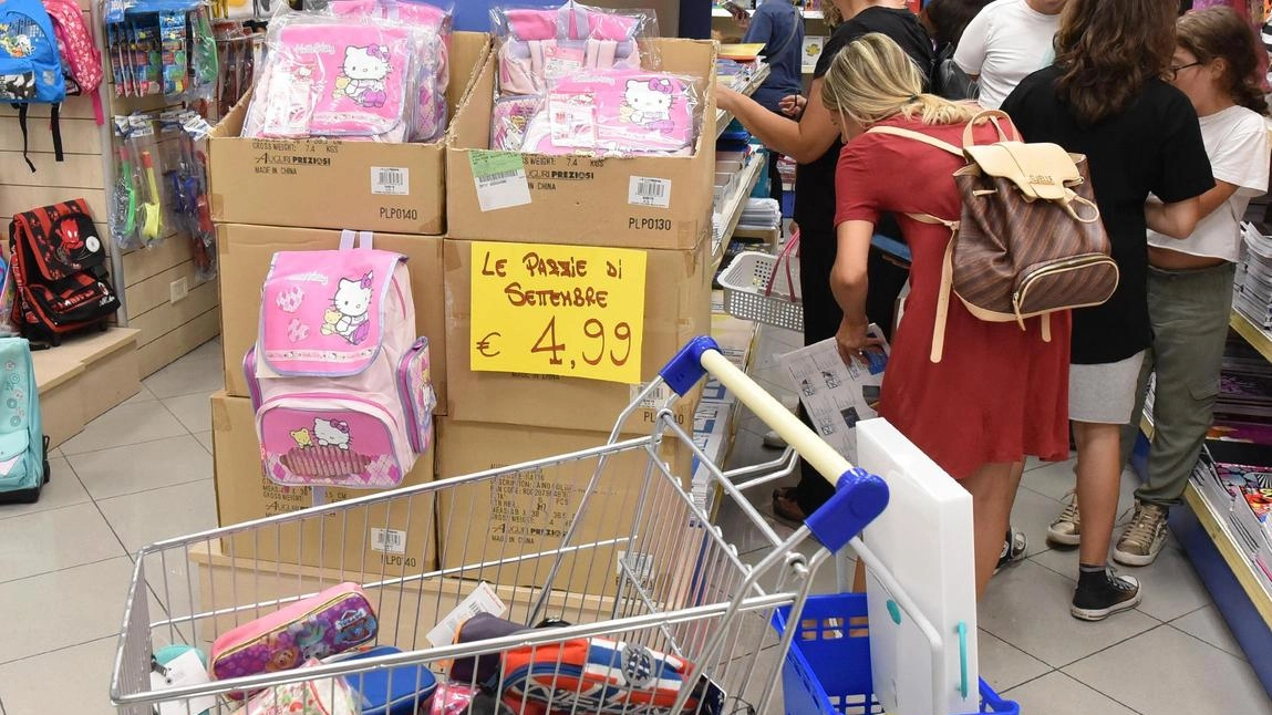 La Croce Rossa di Casatenovo lancia una raccolta di materiale scolastico per aiutare bambini e ragazzi in difficoltà. Donazioni dal 22 agosto al 29 settembre in cinque punti del territorio. La Croce Rossa di Casatenovo lancia una raccolta di materiale scolastico per aiutare bambini e ragazzi in difficoltà. Donazioni dal 22 agosto al 29 settembre in cinque punti del territorio.