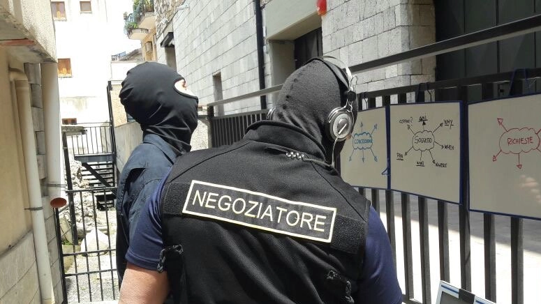 Sul posto è intervenuto il negoziatore della polizia Sul posto è intervenuto il negoziatore della polizia
