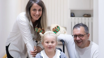 Sophie, la bimba con il gene mutato: solo 8 casi al mondo ma lei non si arrende alla malattia. "Ora la ricerca per una cura"