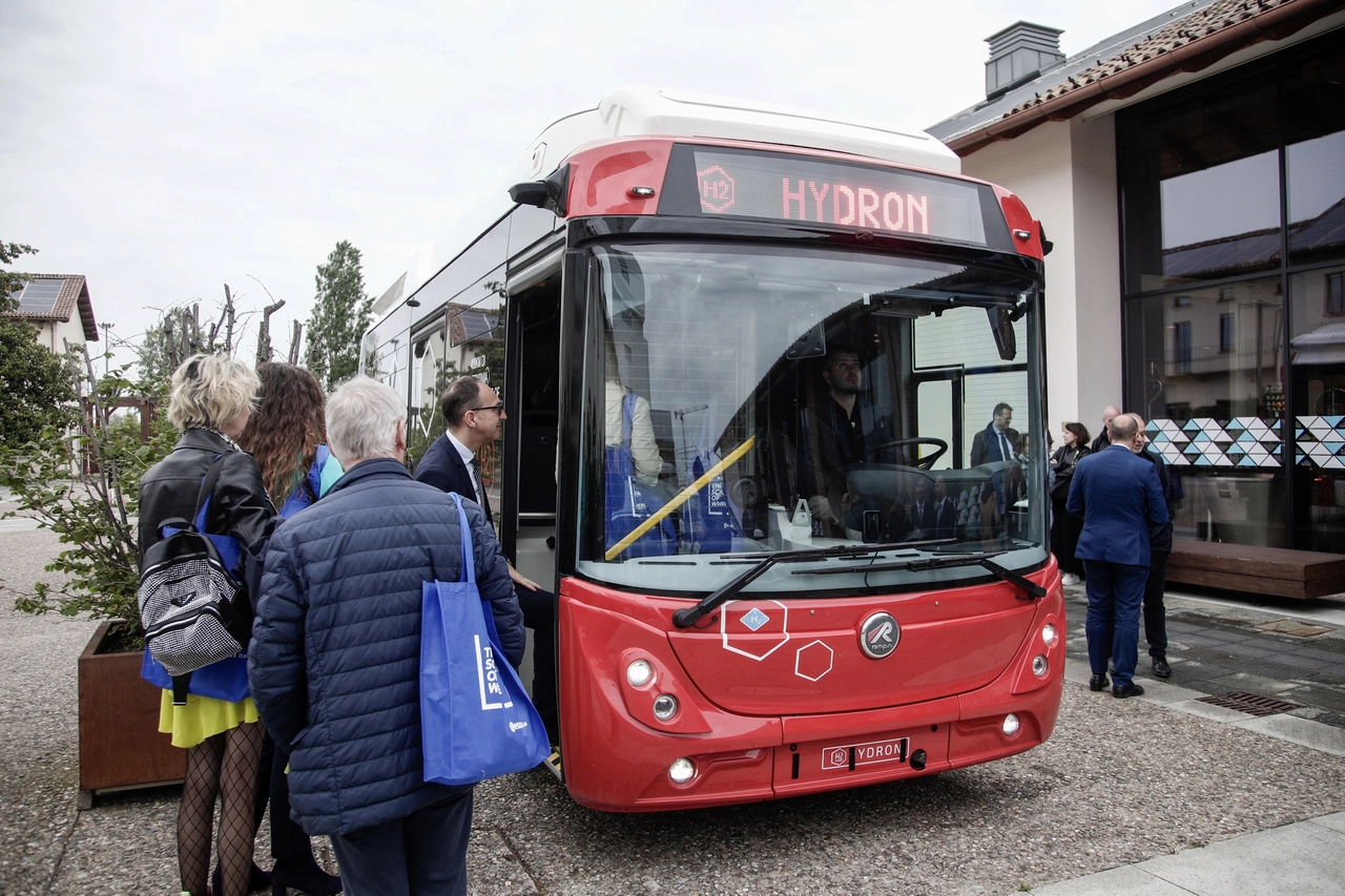 Mind innovation week Rho, test drive bus e auto a idrogeno