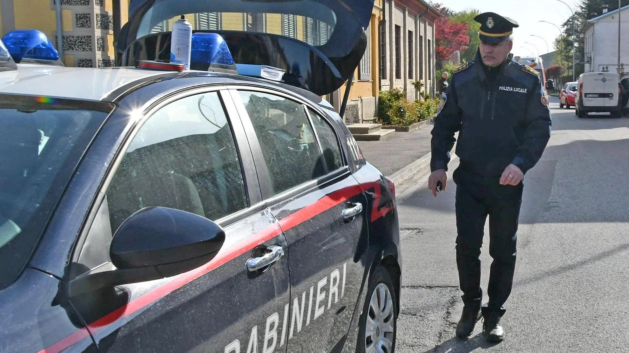 PIEVE PORTO MORONE (Pavia) Un passante ha assistito alla scena e s’è messo a gridare contro il ladro, che è quindi... PIEVE PORTO MORONE (Pavia) Un passante ha assistito alla scena e s’è messo a gridare contro il ladro, che è quindi...