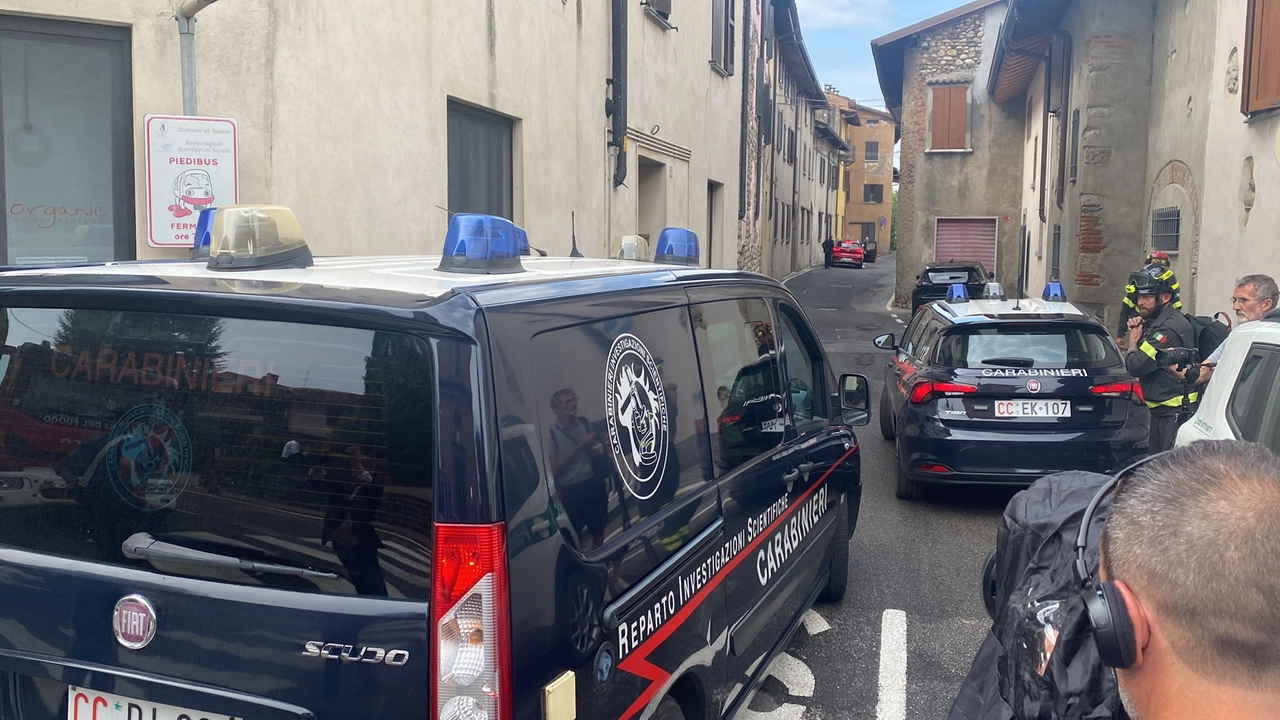 I rilievi dei Ris di Parma nell'abitazione di di Moussa Sangare, il 30enne che ha confessato il delitto di Sharon Verzeni