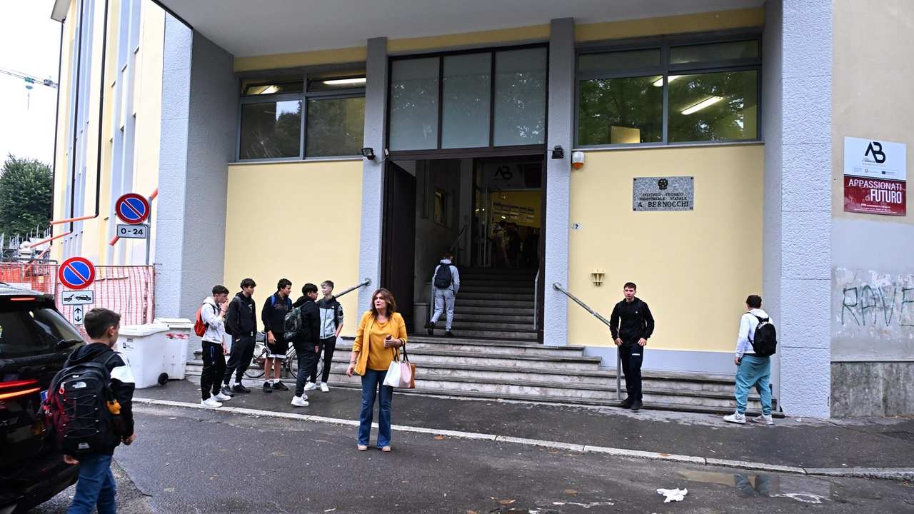 L’Istituto Antonio Bernocchi è nato nel 2012 dalla fusione di Itis e Ipsia intitolati all’industriale di Legnano L’Istituto Antonio Bernocchi è nato nel 2012 dalla fusione di Itis e Ipsia intitolati all’industriale di Legnano