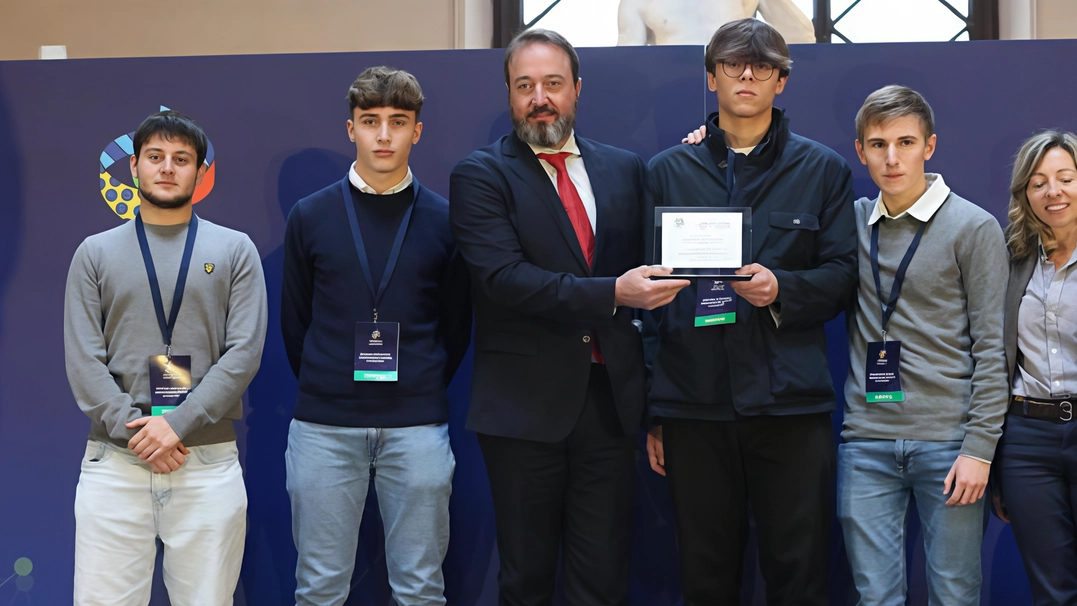 Riconoscimenti ai ragazzi della 4ª BLS del Liceo Camillo Golgi di Breno e a quelli della 3ª ITT Istituto Salesiano Don Bosco di Brescia. Riconoscimenti ai ragazzi della 4ª BLS del Liceo Camillo Golgi di Breno e a quelli della 3ª ITT Istituto Salesiano Don Bosco di Brescia.