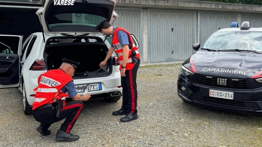 I carabinieri sono intervenuti domenica 31 agosto in via Cavour ad Azzio I carabinieri sono intervenuti domenica 31 agosto in via Cavour ad Azzio