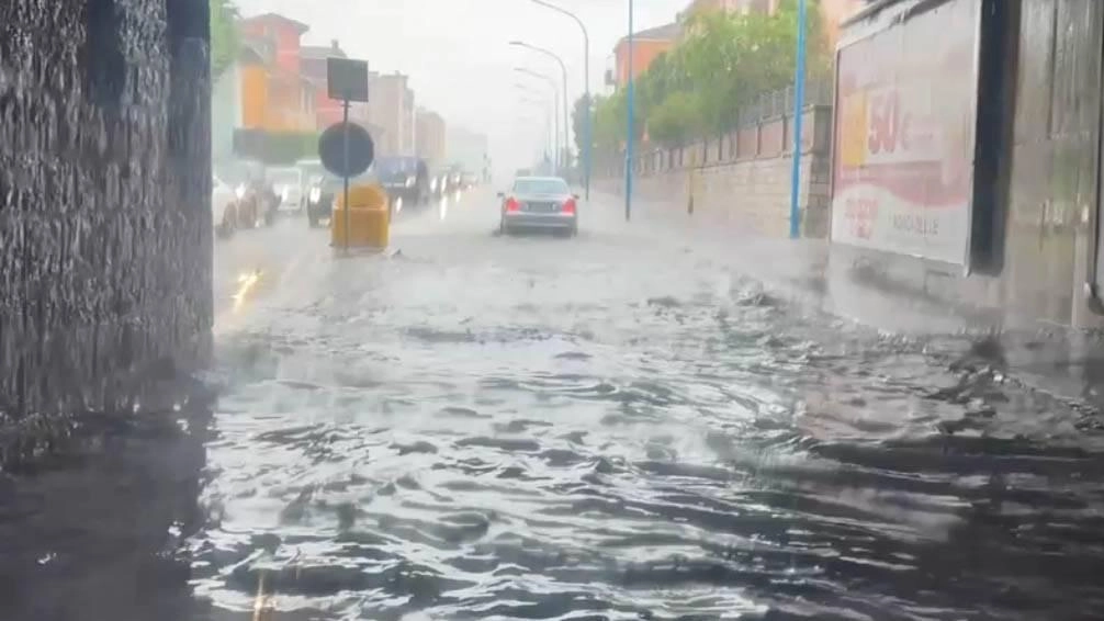 In città si è allagato il sottopasso di via Dalmazia Vigili del fuoco e protezione civile sono stati impegnati per tutta la giornata In città si è allagato il sottopasso di via Dalmazia Vigili del fuoco e protezione civile sono stati impegnati per tutta la giornata