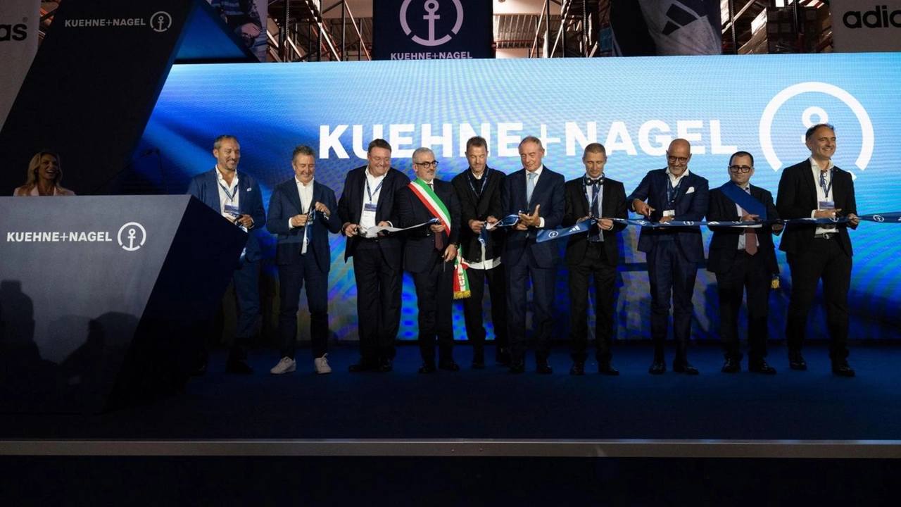 Taglio del nastro al nuovo polo logistico Kuehne + Nagel a Mantova Taglio del nastro al nuovo polo logistico Kuehne + Nagel a Mantova