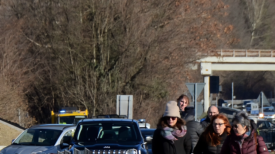 Nibionno, le prime verità sulla morte della 29enne uccisa da un pirata. Scontro fatale nella notte, se soccorsa forse si sarebbe salvata. L’ipotesi: l’investitore un acquirente dei boschi dello spaccio. Nibionno, le prime verità sulla morte della 29enne uccisa da un pirata. Scontro fatale nella notte, se soccorsa forse si sarebbe salvata. L’ipotesi: l’investitore un acquirente dei boschi dello spaccio.