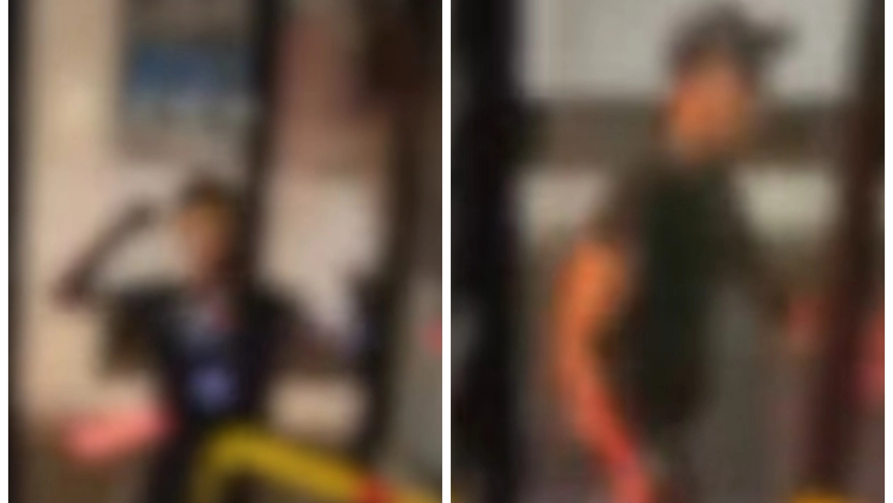 Aggressione con anche colpi di catena sul filobus della linea 90 (frame video Instagram Mattia Ferrarese)