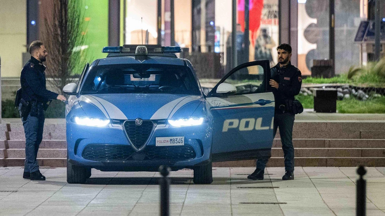 Operazione di Mobile e commissariati per contrastare la “baby criminalità“. Il pusher di via Pascarella, il seriale col canne mozze e il rapinatore col coltello. Operazione di Mobile e commissariati per contrastare la “baby criminalità“. Il pusher di via Pascarella, il seriale col canne mozze e il rapinatore col coltello.