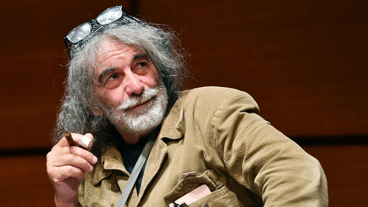 Mauro Corona, 74 anni, scrittore, alpinista e scultore Mauro Corona, 74 anni, scrittore, alpinista e scultore