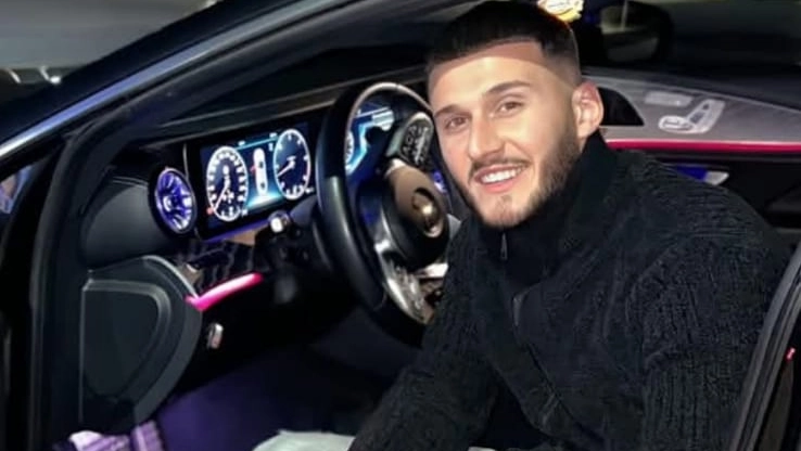 Endrit Ademi, residente a Rovato (Brescia), 24 anni: morto in un incidente sul lavoro a Milano (Foto profilo Instagram)