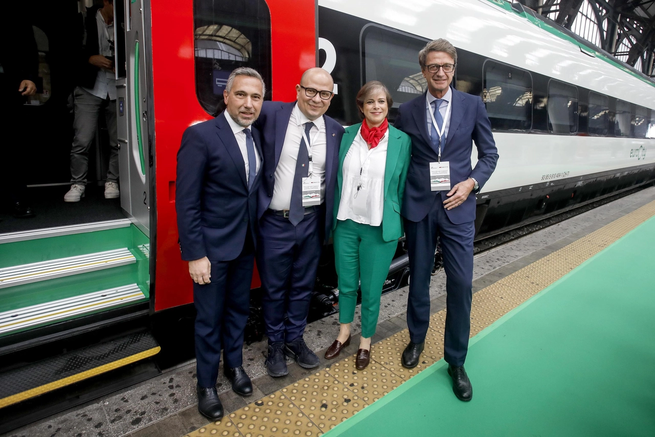 Da sinistra Franco Lucente, Salvatore Deidda, Véronique Stephan e Luigi Corradi in stazione centrale a Milano (Balti Touati)