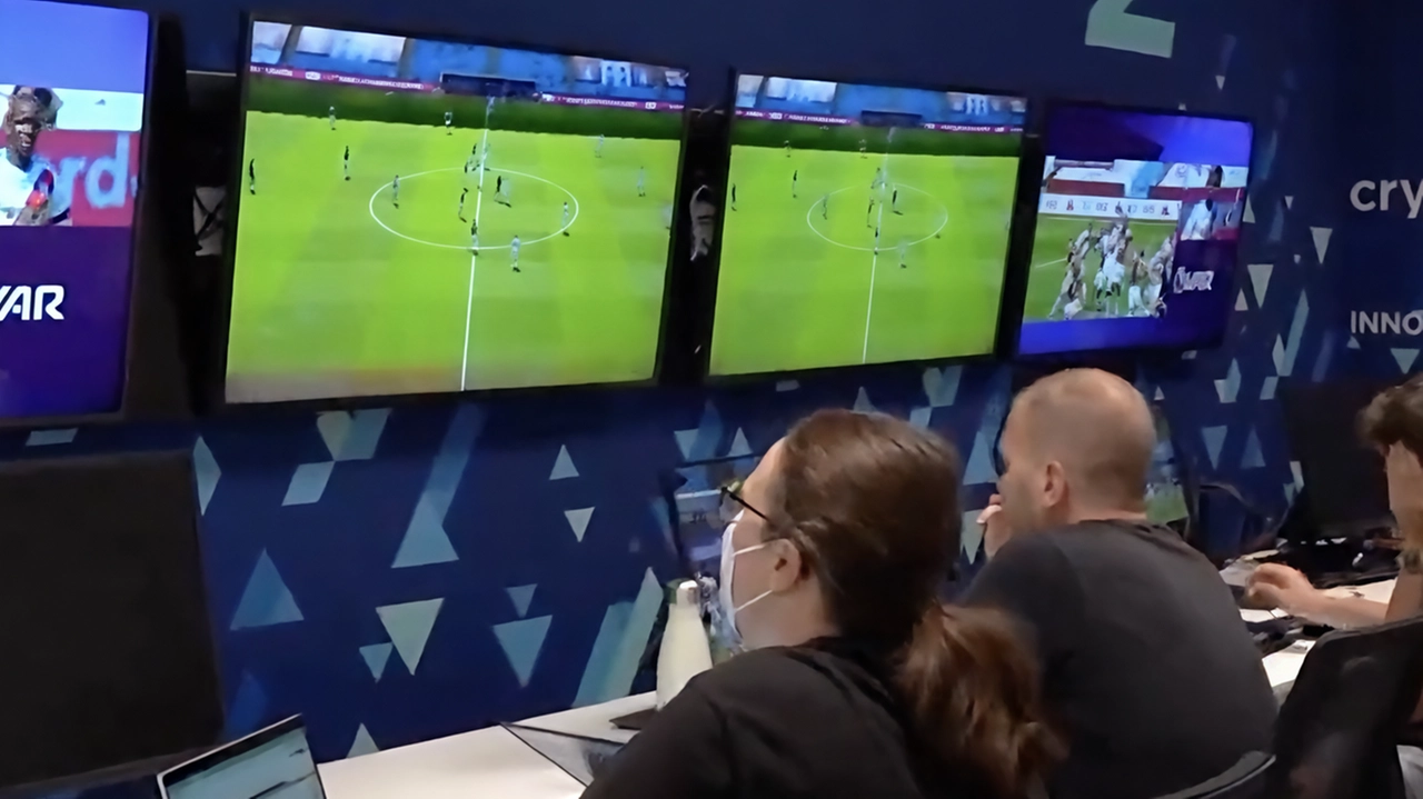 È qui che ha sede “l’occhio di falco“ dei campionati di calcio, che va in soccorso degli arbitri nelle...