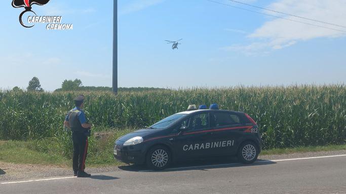 Castelleone, rubano la borsetta dall’auto e prelevano 1.000 euro col bancomat: tre denunciati