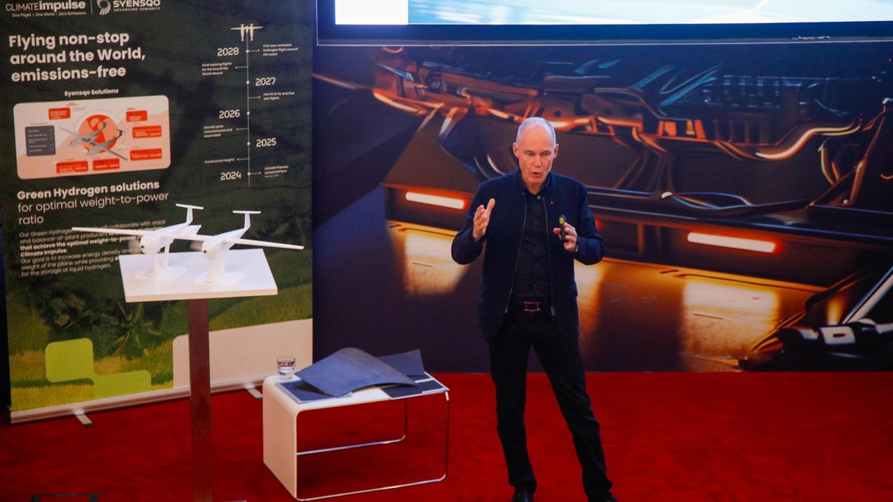 L’aviatore svizzero presenta Climate Impulse, un’impresa storica che sarà realizzata nel 2028. La conferenza nei laboratori della Syensquo di Bollate, azienda che è partner tecnico dell’avventura. L’aviatore svizzero presenta Climate Impulse, un’impresa storica che sarà realizzata nel 2028. La conferenza nei laboratori della Syensquo di Bollate, azienda che è partner tecnico dell’avventura.