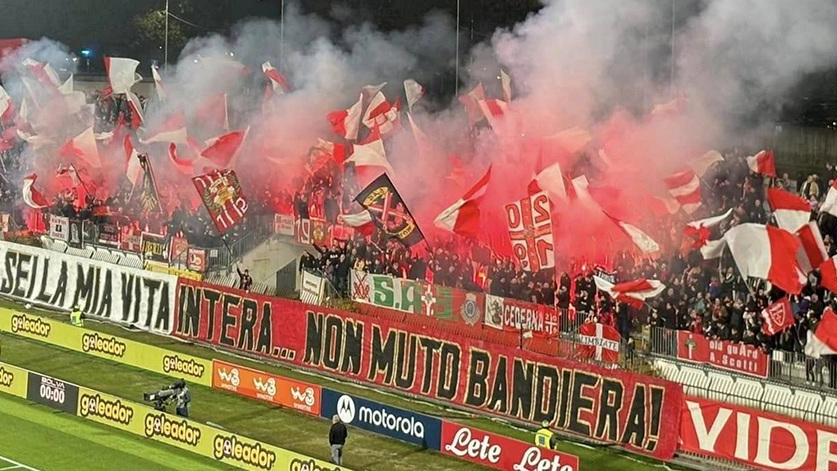La telefonata di Berlusconi, un investimento da 300 milioni per salire finalmente nel gotha del calcio. Poi la brusca discesa dopo la morte del presidente, culminata in una retrocessione senza appello. La telefonata di Berlusconi, un investimento da 300 milioni per salire finalmente nel gotha del calcio. Poi la brusca discesa dopo la morte del presidente, culminata in una retrocessione senza appello.