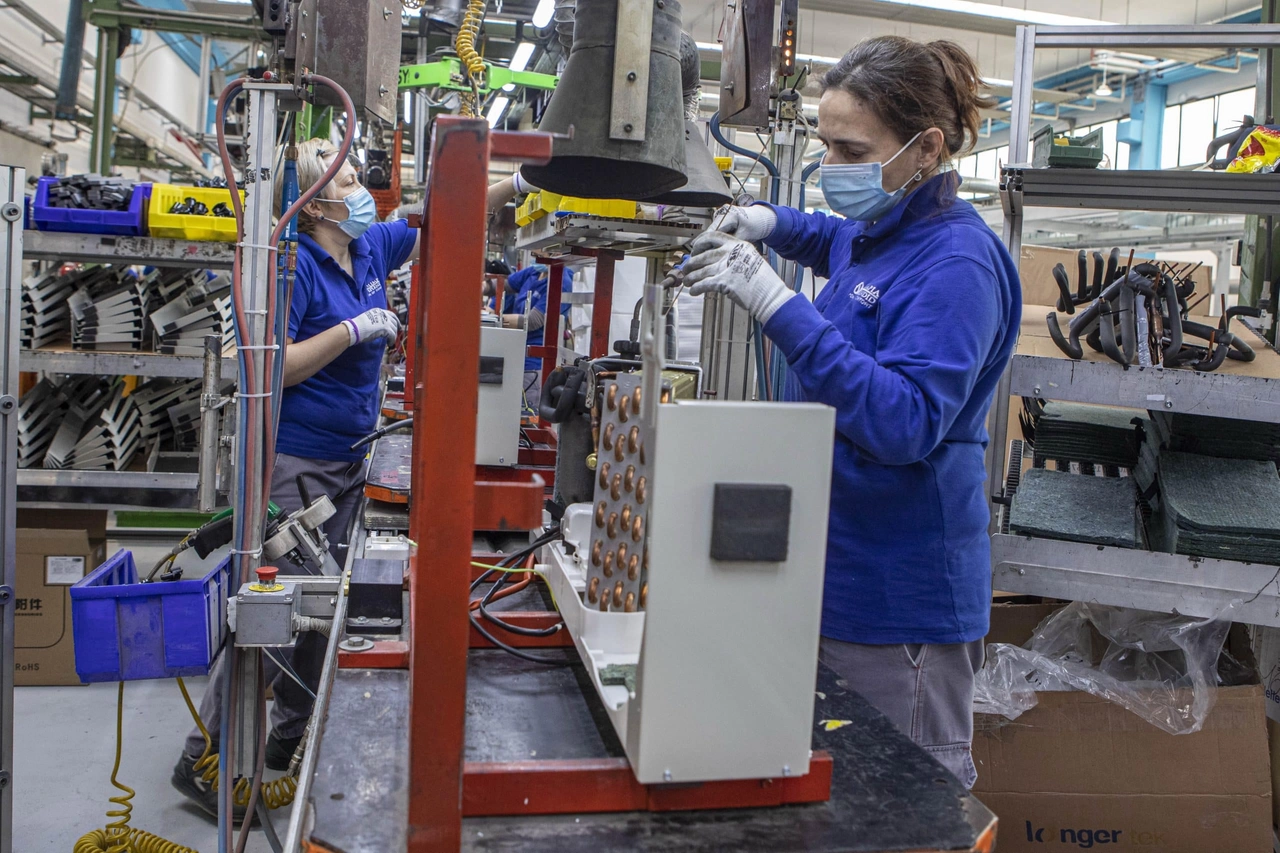 IMAGO_DONNE-LAVORO-SCALED