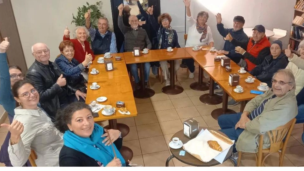 Partecipanti a un’attività di gruppo Sotto la presidente della cooperativa sociale Grazia Macchieraldo