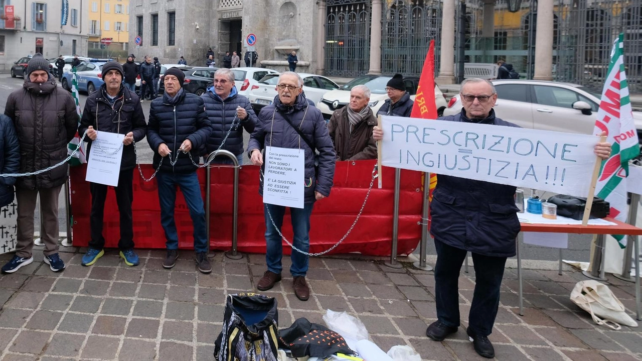 Una protesta degli ex dipendenti Bames