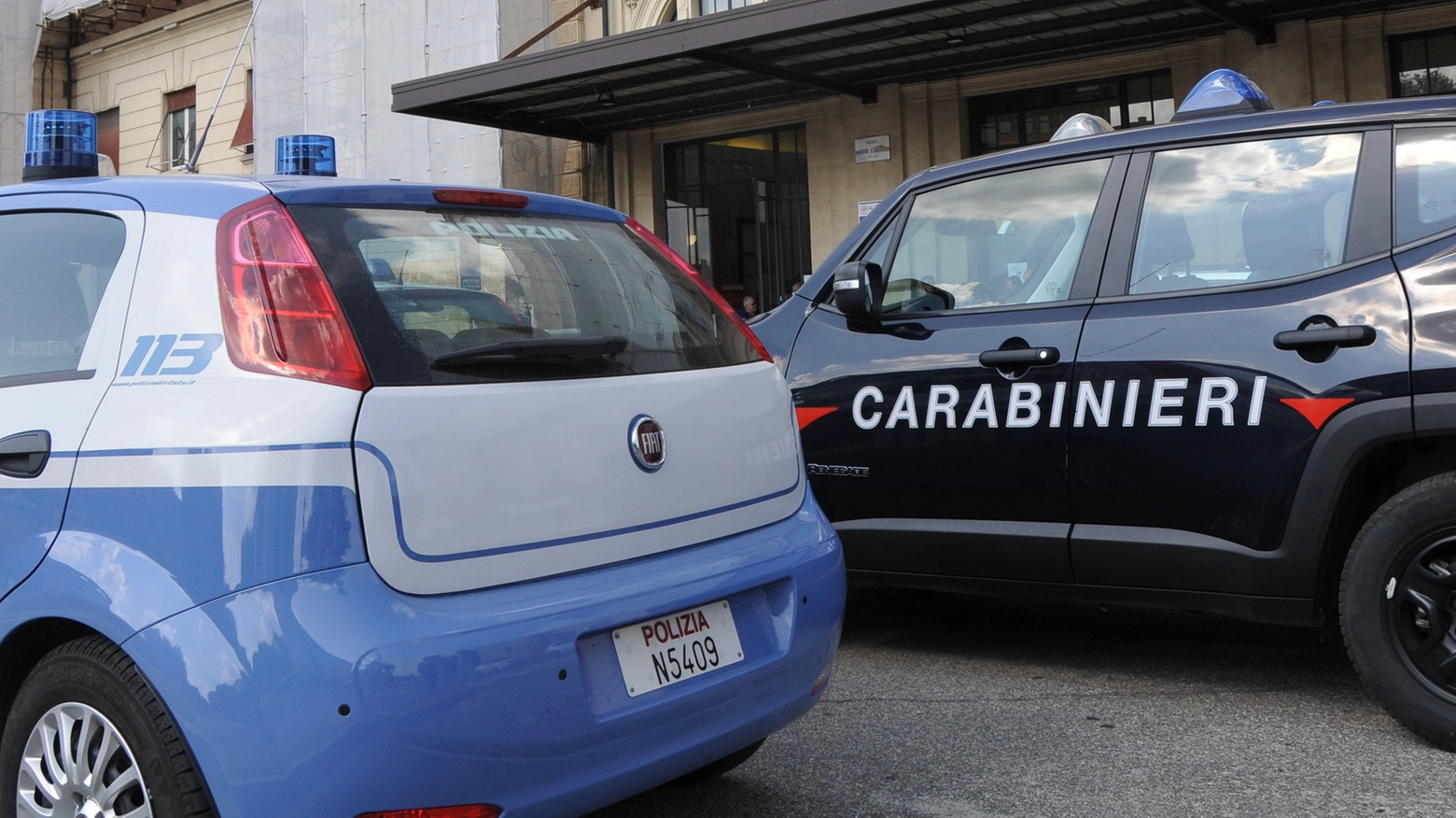 Castione, in tre hanno messo a segno il colpo usando un’auto risultata rubata 20 giorni fa a Milano. Indagano polizia e carabinieri