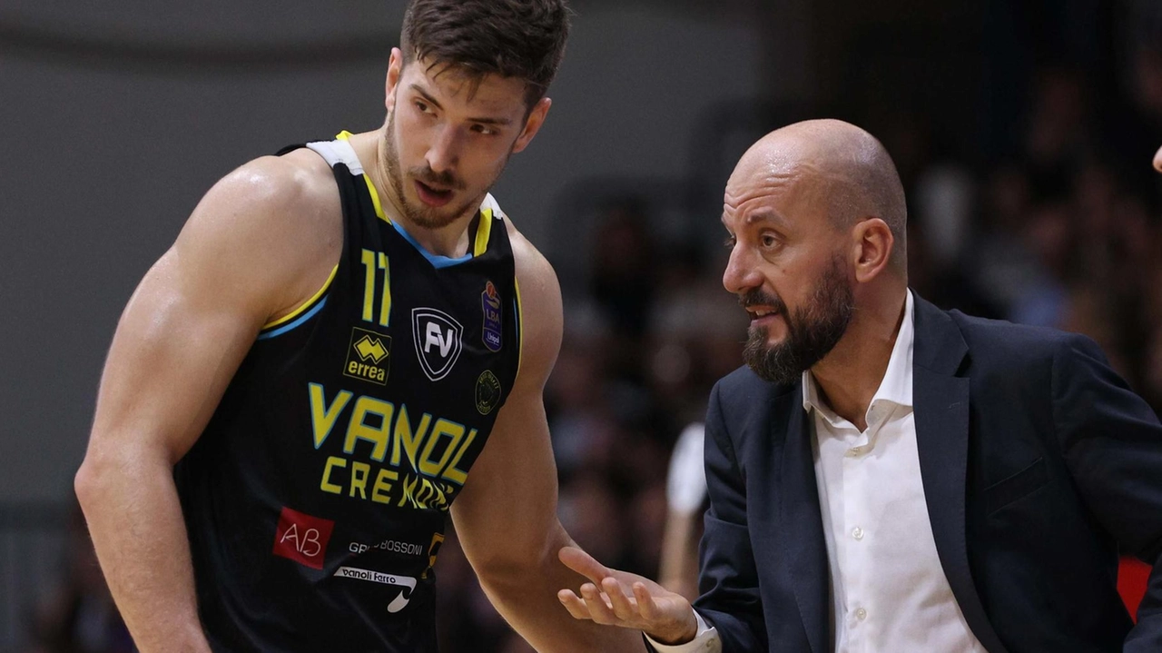 CREMONa 78 VARESE 60 17-14, 35-32, 58-40 CREMONA: De Martin 0, Willis 14, Jones 7, Davis 23, Conti 0, Zampini 5, Nikolic 13, Poser... CREMONa 78 VARESE 60 17-14, 35-32, 58-40 CREMONA: De Martin 0, Willis 14, Jones 7, Davis 23, Conti 0, Zampini 5, Nikolic 13, Poser...
